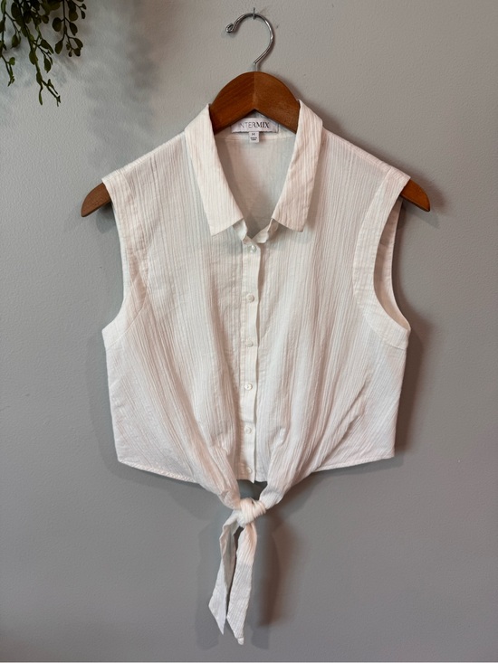 INTERMIX Tops - INTERMIX White Sleeveless Tie-Front Button Down Shirt Size M